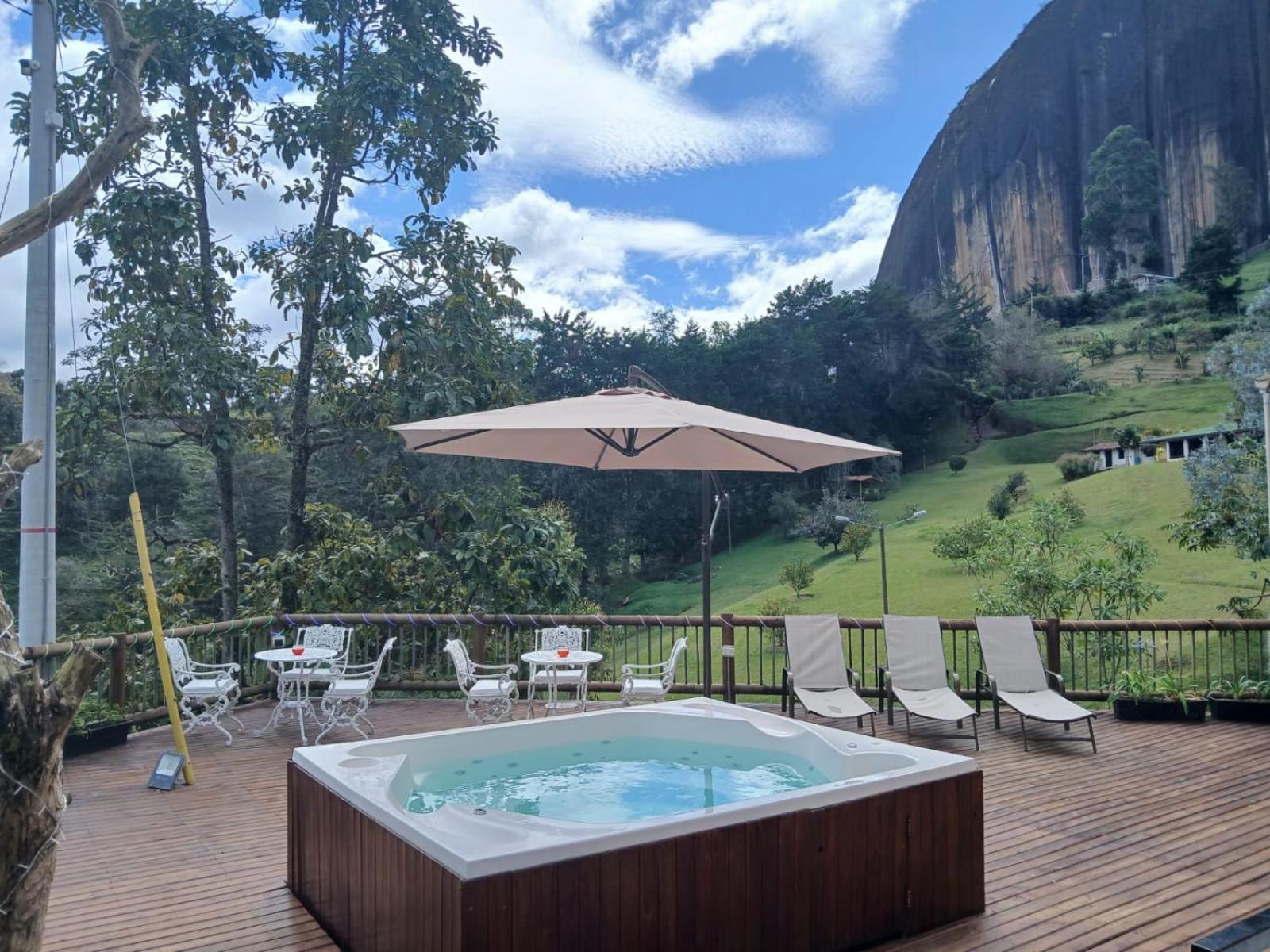 Hotel Bahia del Faro Guatapé Esterno foto