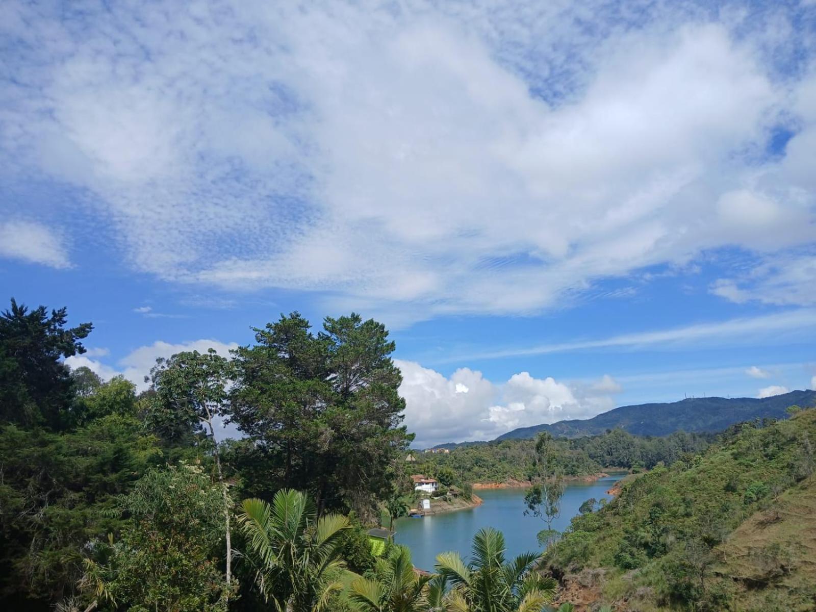 Hotel Bahia del Faro Guatapé Esterno foto