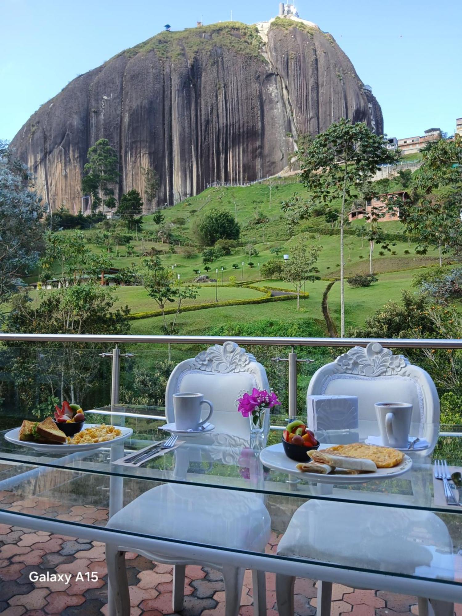 Hotel Bahia del Faro Guatapé Esterno foto